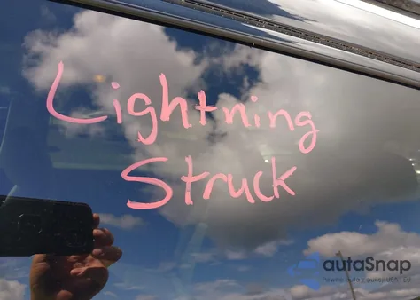 2022 Nissan Pathfinder Sv 2Wd z USA, uszkodzony, nr VIN 5N1DR3BB1NC239632